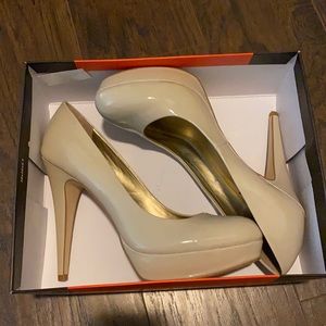G by Guess nude heels size 9.5